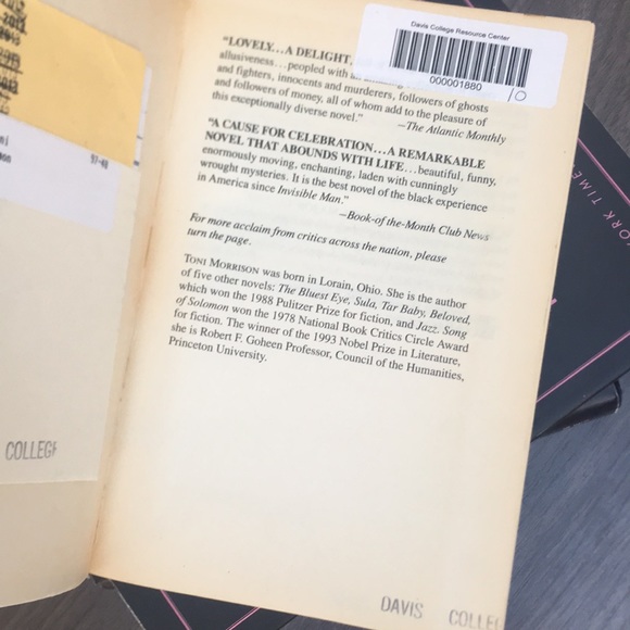 2/$25 Toni Morrison Song of Solomon Paperback Book - Picture 4 of 7